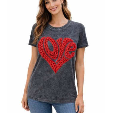 Playera dama estampado en DTF efecto bordado LOVE en corazón